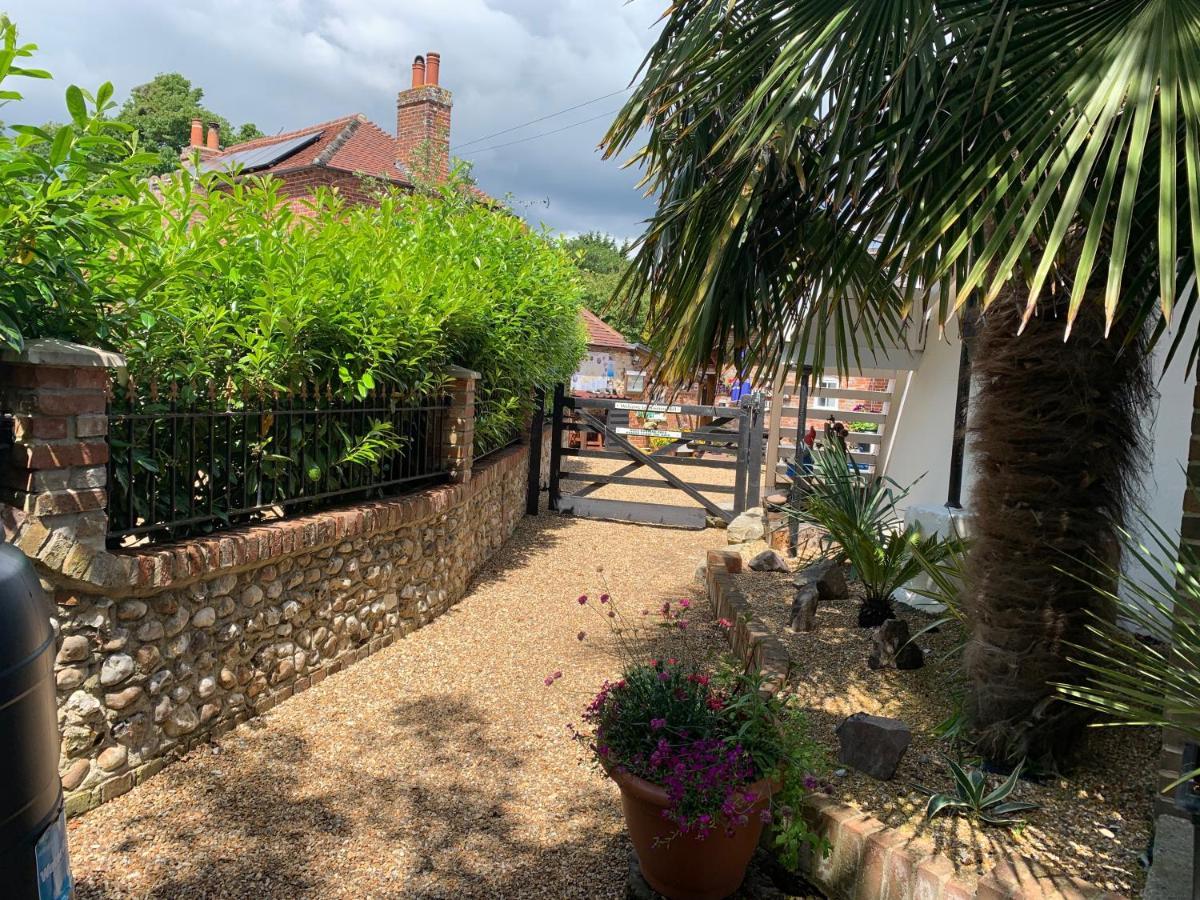 Hunston Mill Self Catering Dog Stay For Free 奇切斯特 外观 照片