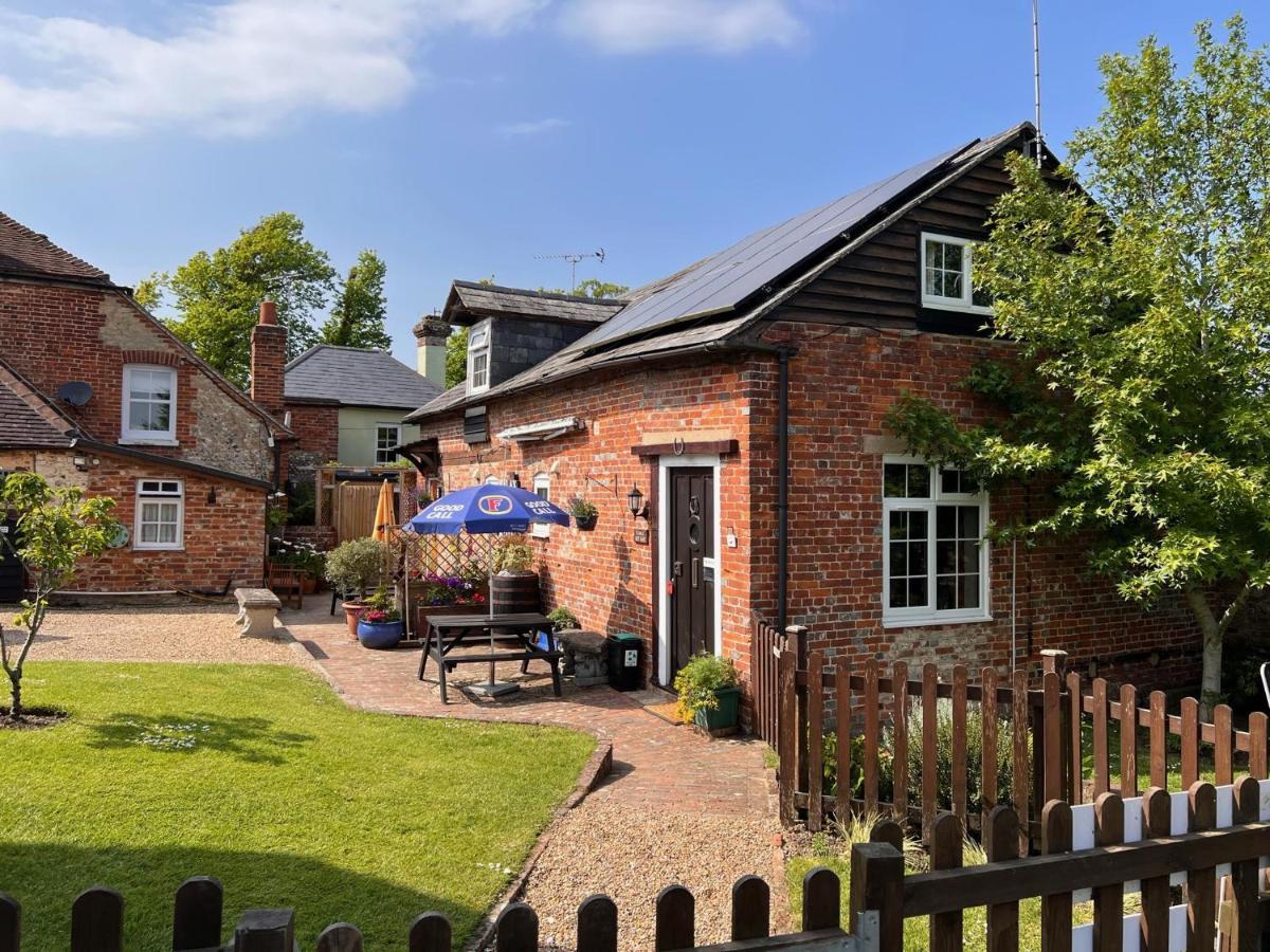 Hunston Mill Self Catering Dog Stay For Free 奇切斯特 外观 照片