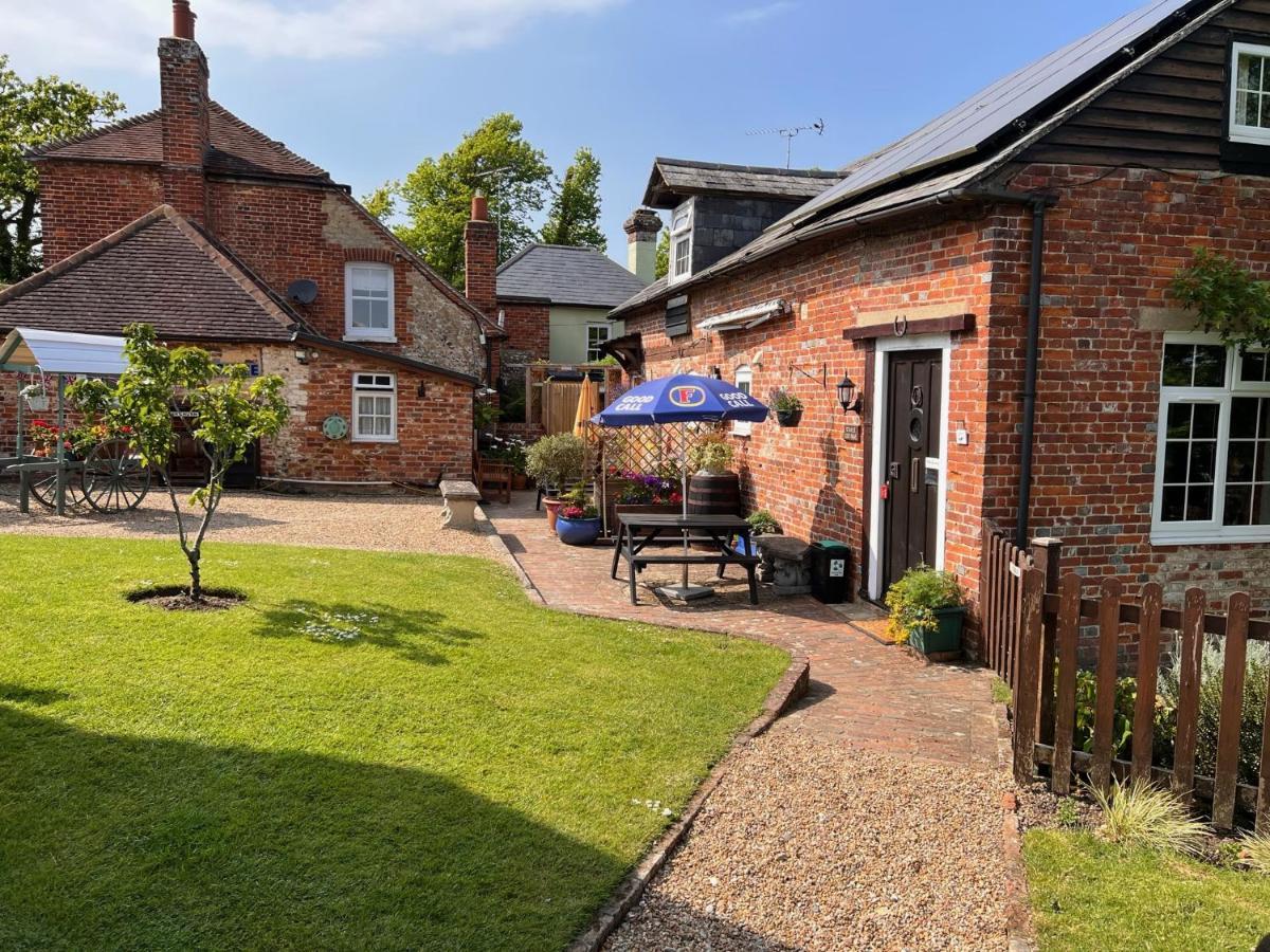Hunston Mill Self Catering Dog Stay For Free 奇切斯特 外观 照片