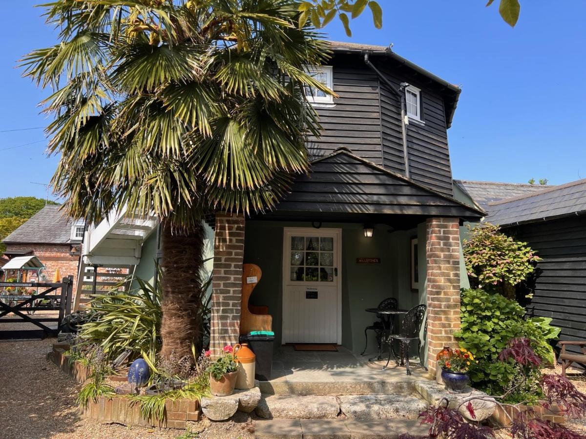 Hunston Mill Self Catering Dog Stay For Free 奇切斯特 外观 照片