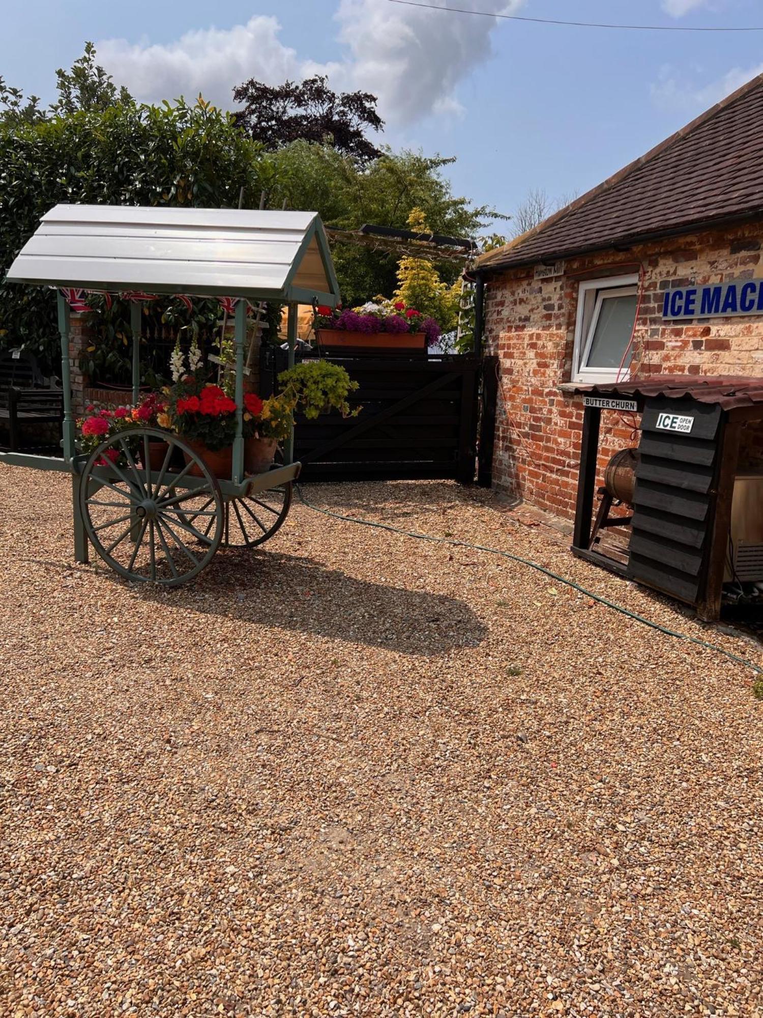 Hunston Mill Self Catering Dog Stay For Free 奇切斯特 外观 照片
