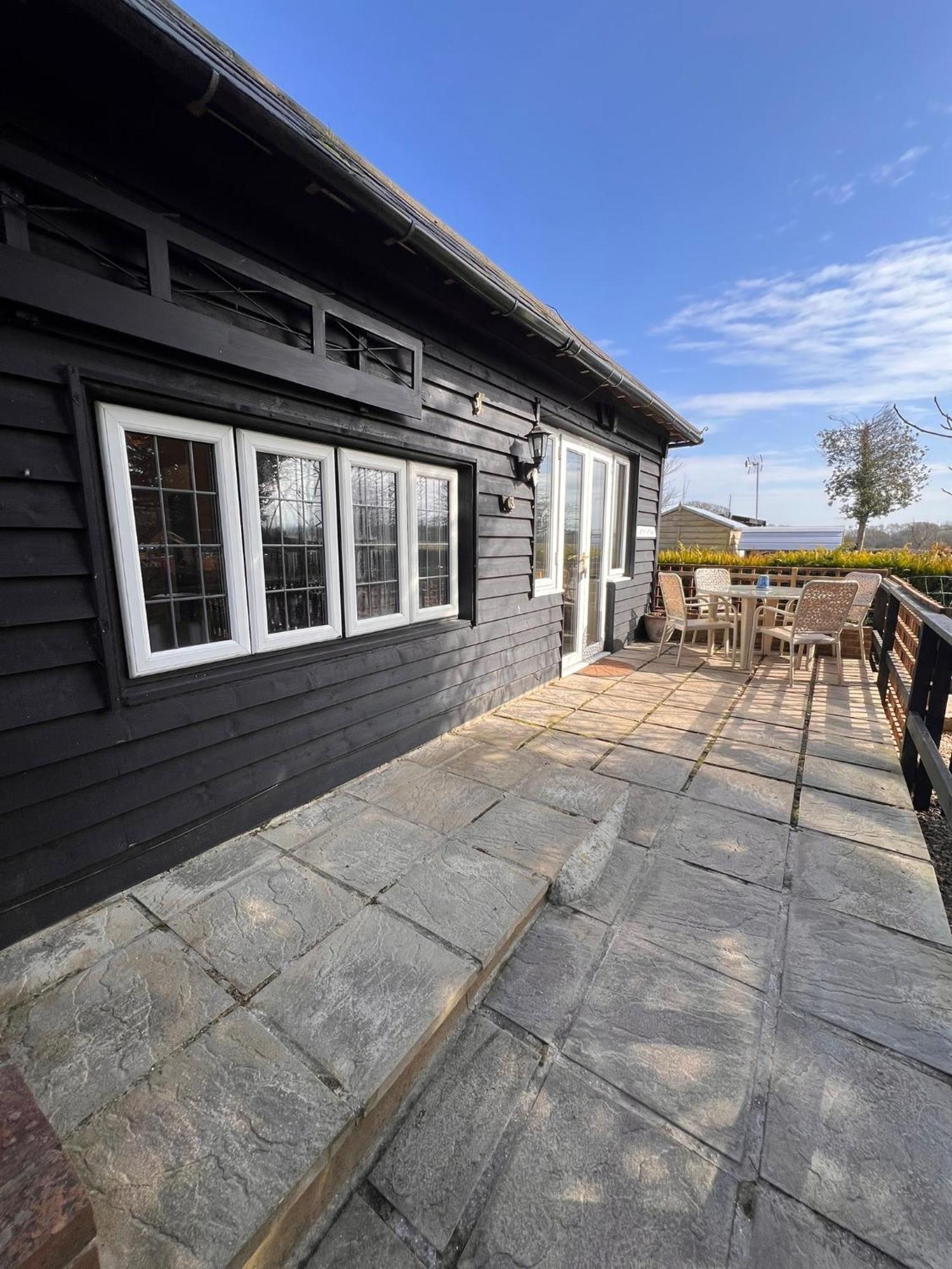 Hunston Mill Self Catering Dog Stay For Free 奇切斯特 外观 照片