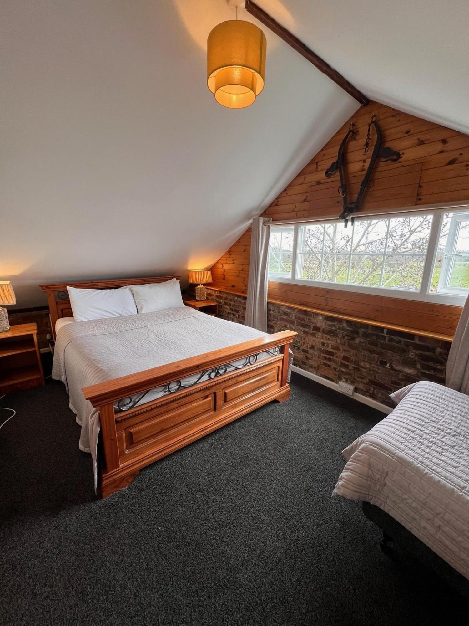 Hunston Mill Self Catering Dog Stay For Free 奇切斯特 外观 照片