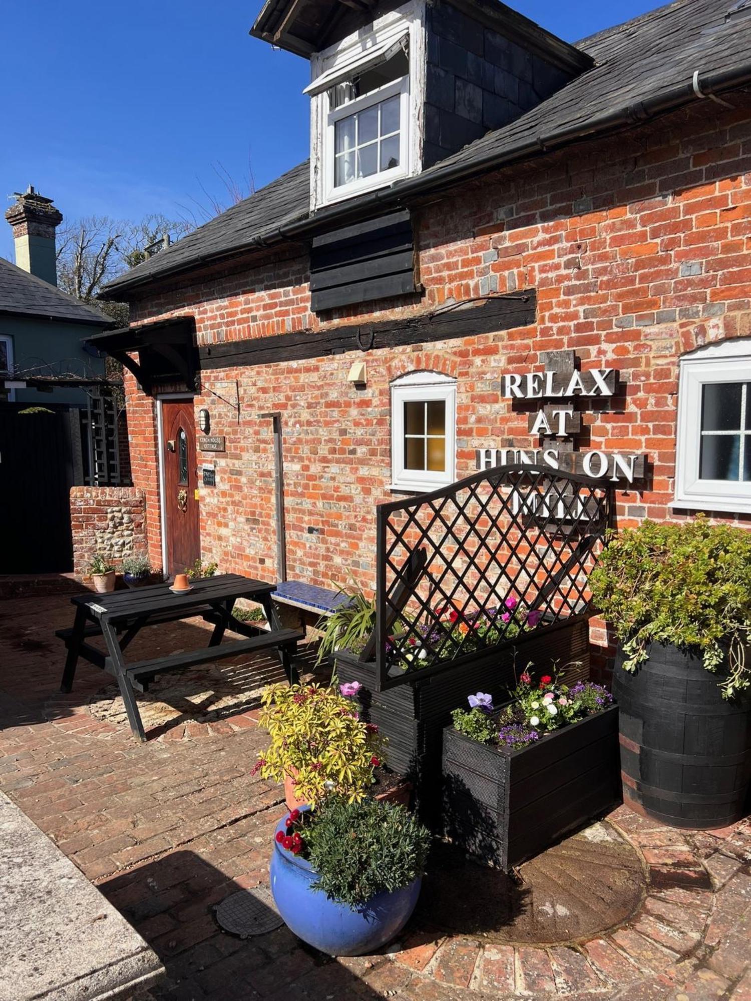 Hunston Mill Self Catering Dog Stay For Free 奇切斯特 外观 照片