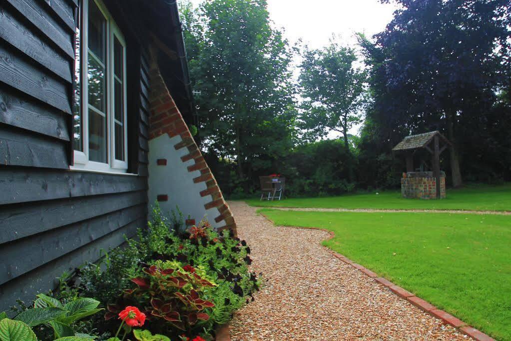 Hunston Mill Self Catering Dog Stay For Free 奇切斯特 外观 照片